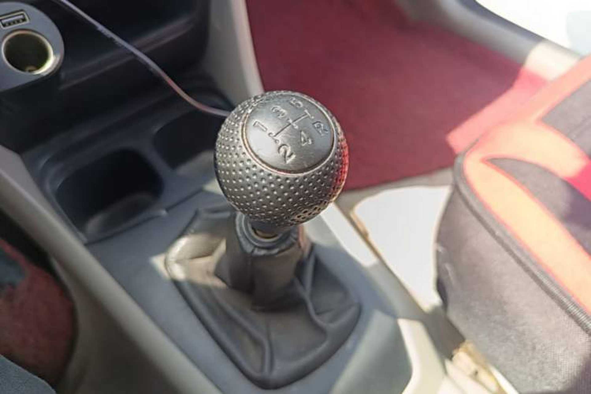 Used Everus S1 2014 1.3L Manual Comfort Edition Gear Lever