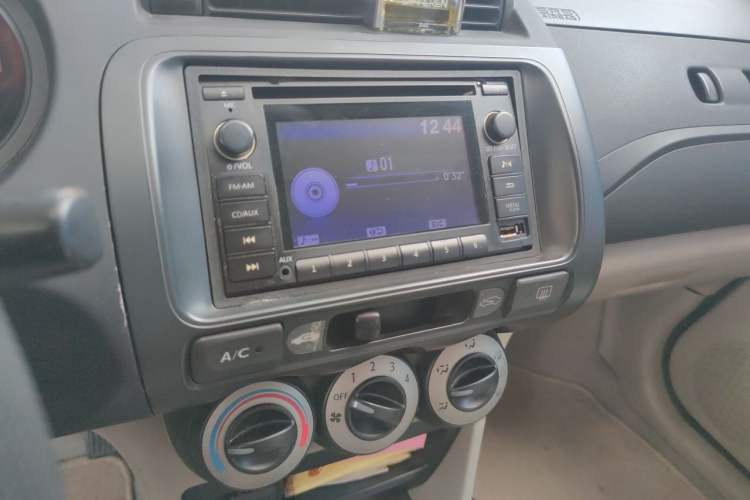 Used Everus S1 2014 1.3L Manual Comfort Edition Audio And AC Panel