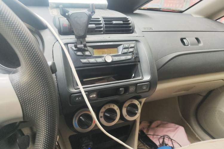 Used Everus S1 2014 1.3L Manual Comfort Edition Audio And AC Panel