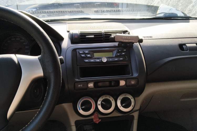 Used Everus S1 2014 1.3L Automatic Comfort Edition Audio And AC Panel
