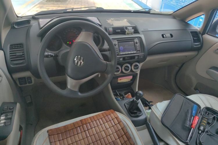 Used Everus S1 2014 1.3L Manual Comfort Edition Center Console