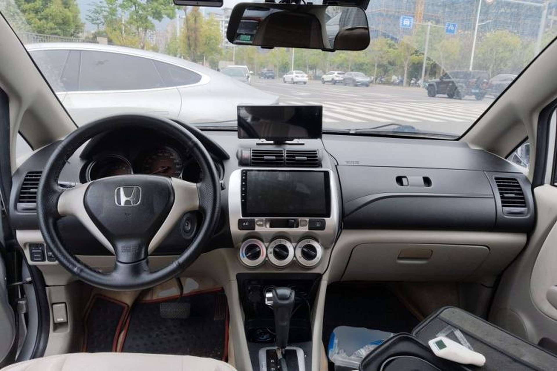 Used Everus S1 2014 1.3L Automatic Comfort Edition Center Console