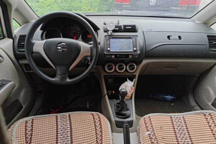Used Everus S1 2014 1.3L Manual Comfort Edition Center Console