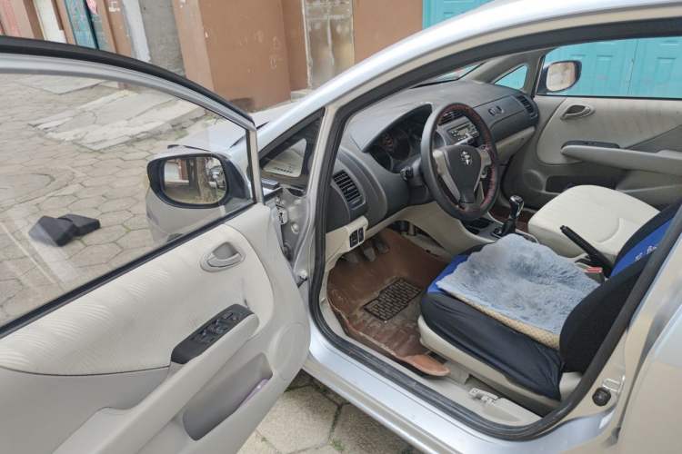 Used Everus S1 2014 1.3L Manual Comfort Edition Driver Seat