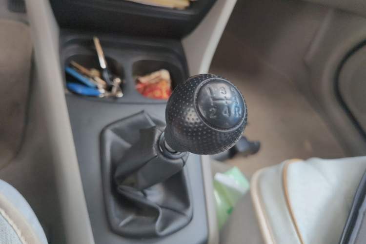 Used Everus S1 2014 1.3L Manual Comfort Edition Gear Lever