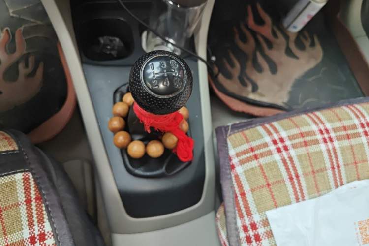Used Everus S1 2014 1.3L Manual Comfort Edition Gear Lever