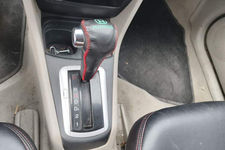 Used Everus S1 2014 1.3L Automatic Comfort Edition Gear Lever