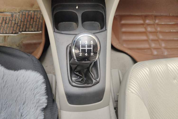 Used Everus S1 2014 1.3L Manual Comfort Edition Gear Lever