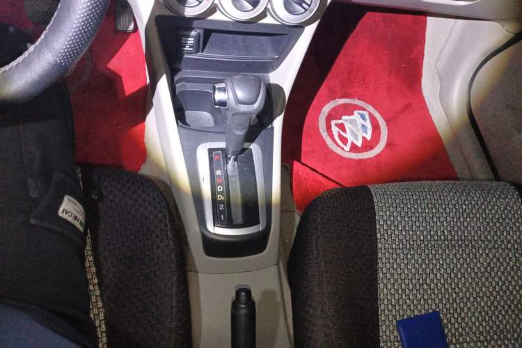 Used Everus S1 2014 1.3L Automatic Comfort Edition Gear Lever