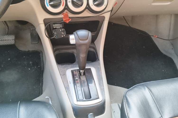 Used Everus S1 2014 1.3L Automatic Comfort Edition Gear Lever