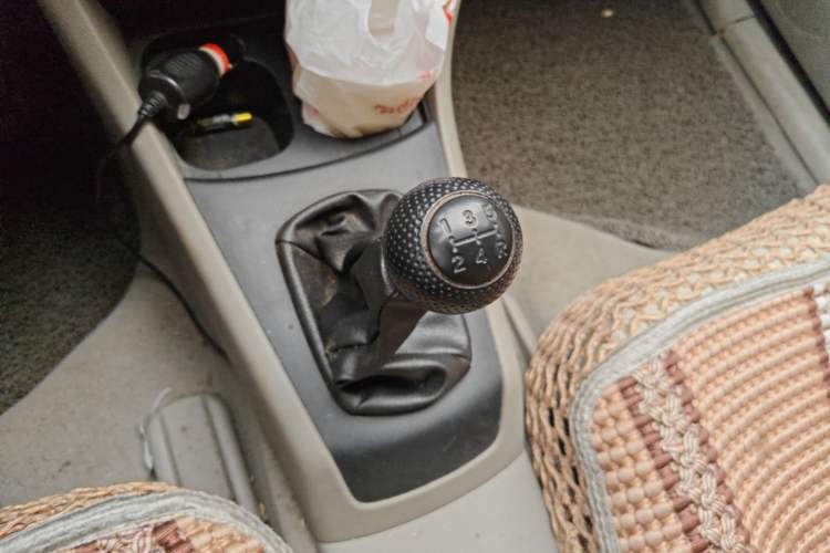 Used Everus S1 2014 1.3L Manual Comfort Edition Gear Lever