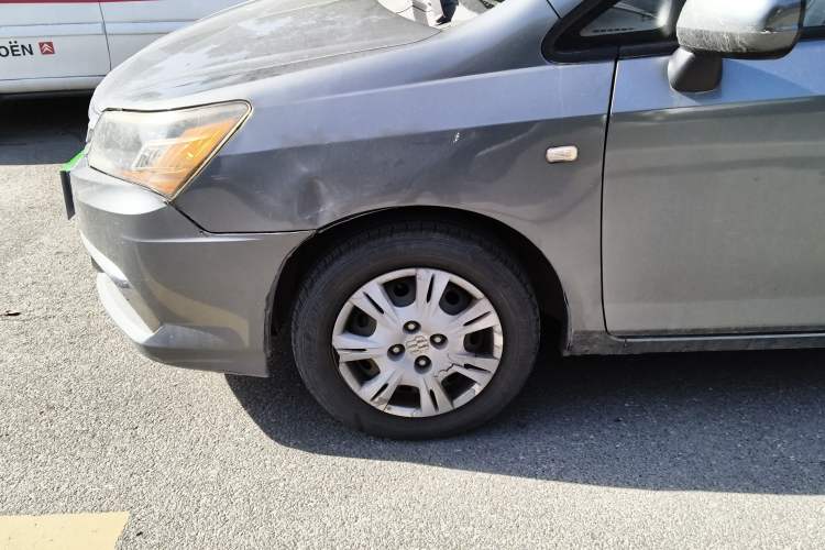 Used Everus S1 2014 1.3L Automatic Comfort Edition Left Front Wheel Hub