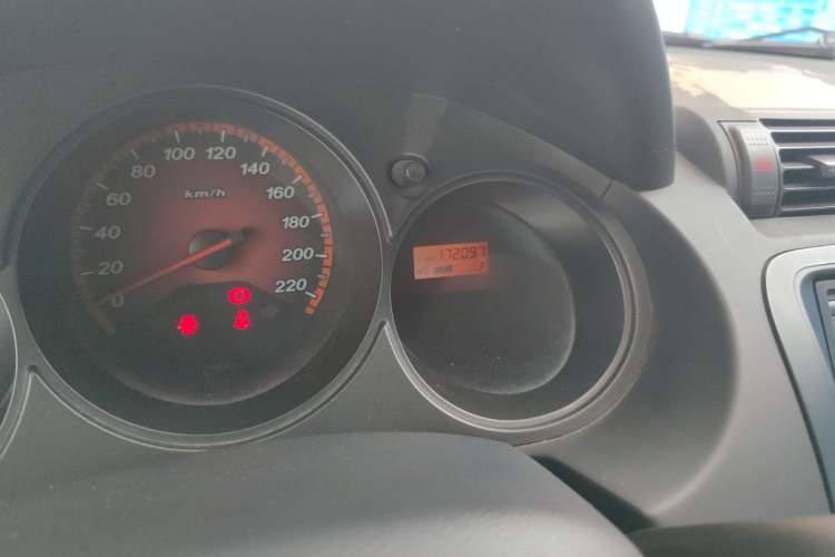Used Everus S1 2014 1.3L Manual Comfort Edition Odometer Close Up