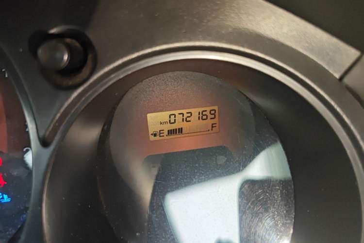 Used Everus S1 2014 1.3L Manual Comfort Edition Odometer Close Up
