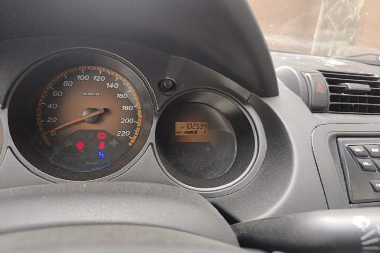 Used Everus S1 2014 1.3L Manual Comfort Edition Odometer Close Up