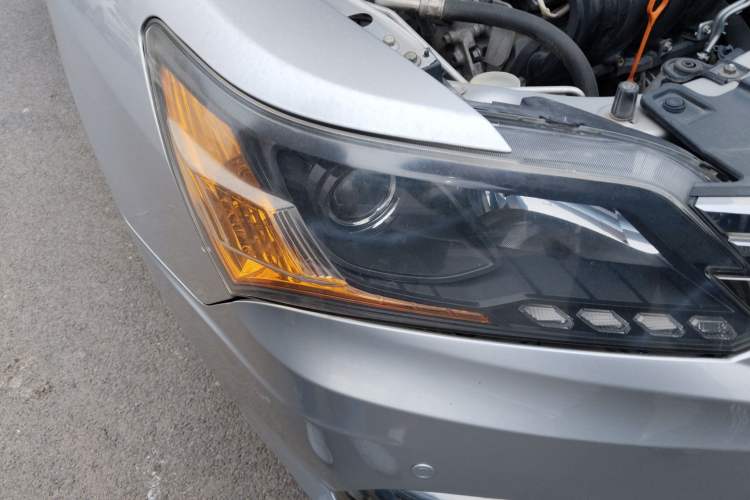 Used Everus S1 2014 1.3L Automatic Comfort Edition Right Front Headlight
