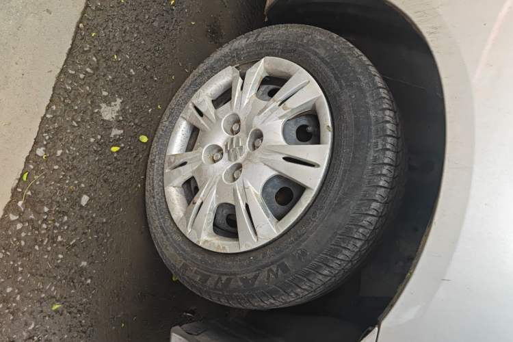 Used Everus S1 2014 1.3L Manual Comfort Edition Right Front Wheel Hub