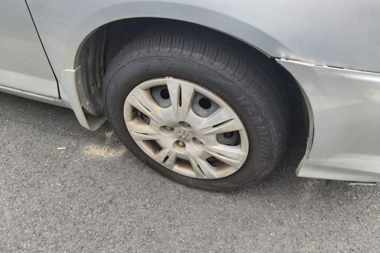 Used Everus S1 2014 1.3L Automatic Comfort Edition Right Front Wheel Hub