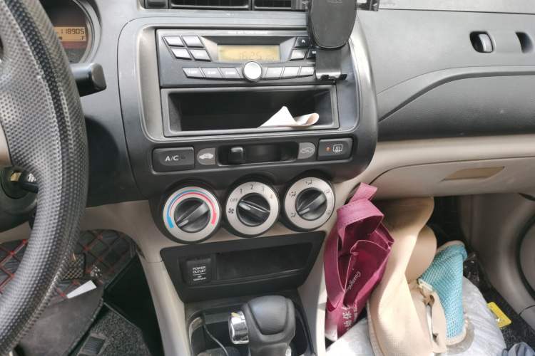 Used Everus S1 2014 1.3L Automatic Comfort Edition Audio And AC Panel