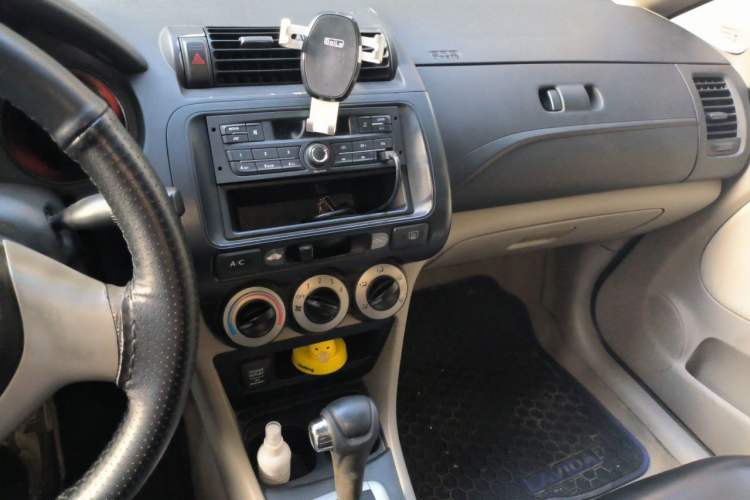 Used Everus S1 2014 1.3L Automatic Comfort Edition Audio And AC Panel
