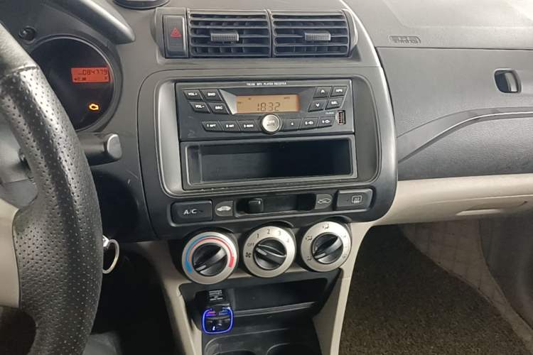 Used Everus S1 2014 1.3L Manual Comfort Edition Audio And AC Panel