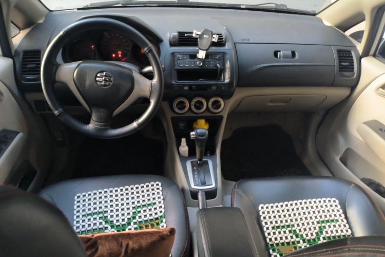 Used Everus S1 2014 1.3L Automatic Comfort Edition Center Console