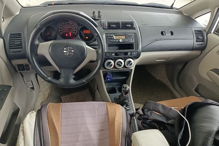 Used Everus S1 2014 1.3L Manual Comfort Edition Center Console