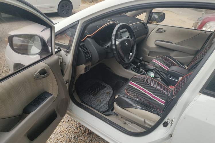 Used Everus S1 2014 1.3L Manual Comfort Edition Driver Seat