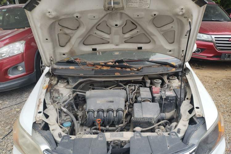 Used Everus S1 2014 1.3L Manual Comfort Edition Engine Bay