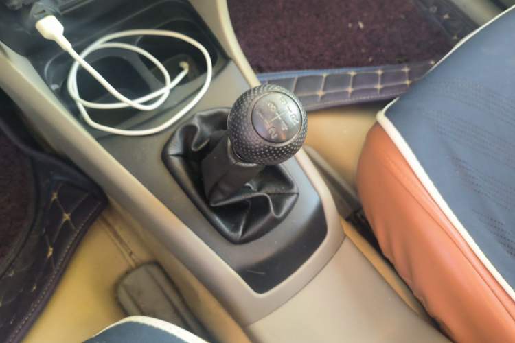Used Everus S1 2014 1.3L Manual Comfort Edition Gear Lever