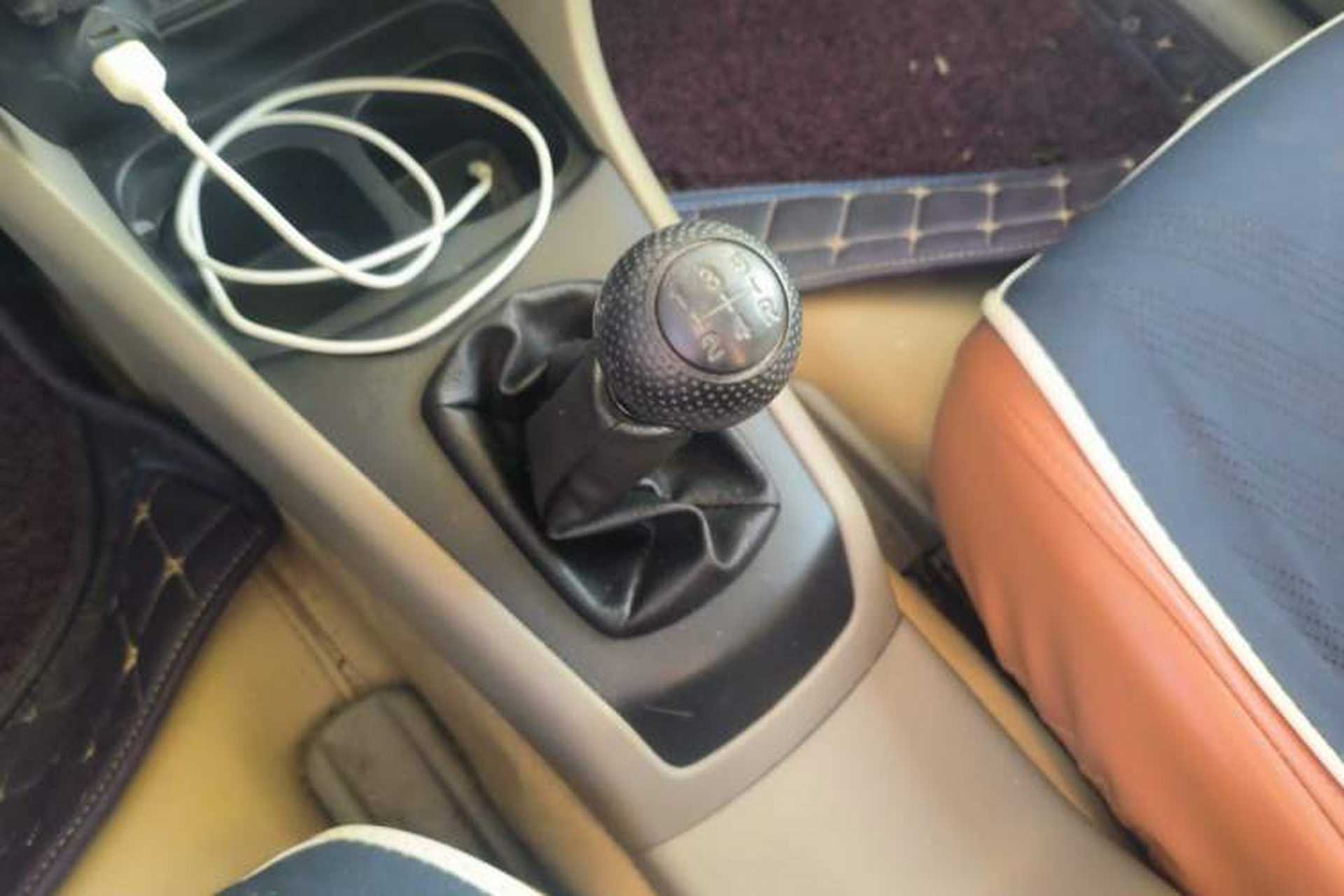 Used Everus S1 2014 1.3L Manual Comfort Edition Gear Lever