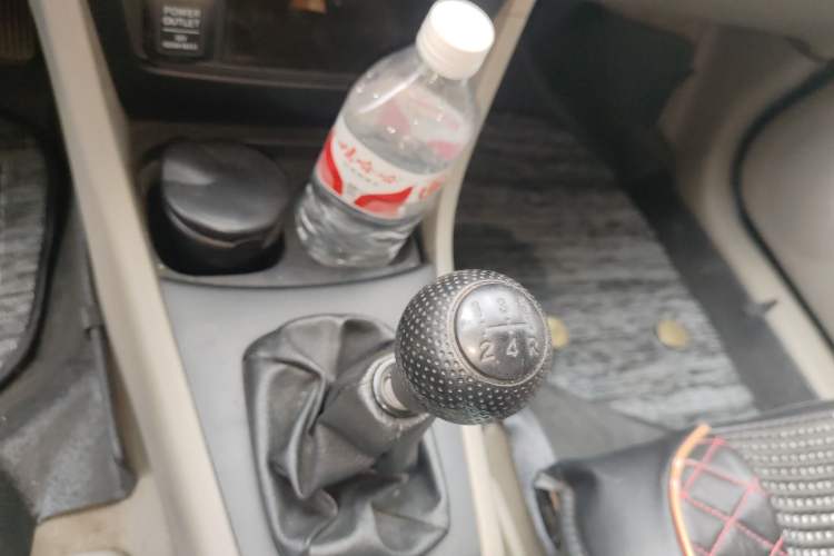 Used Everus S1 2014 1.3L Manual Comfort Edition Gear Lever