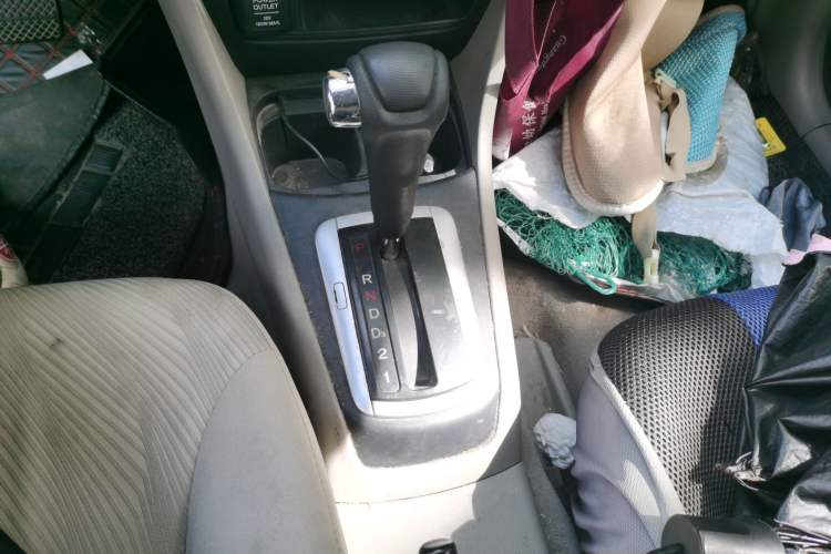 Used Everus S1 2014 1.3L Automatic Comfort Edition Gear Lever