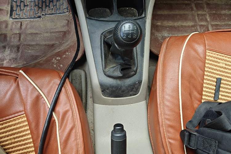 Used Everus S1 2014 1.3L Manual Comfort Edition Gear Lever