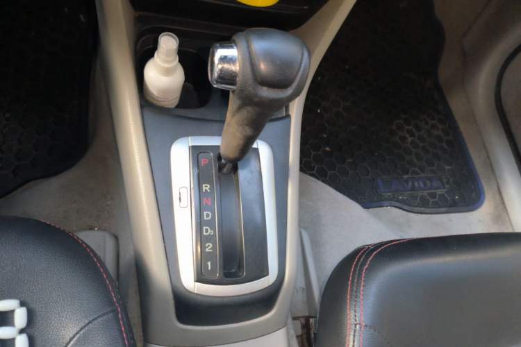 Used Everus S1 2014 1.3L Automatic Comfort Edition Gear Lever