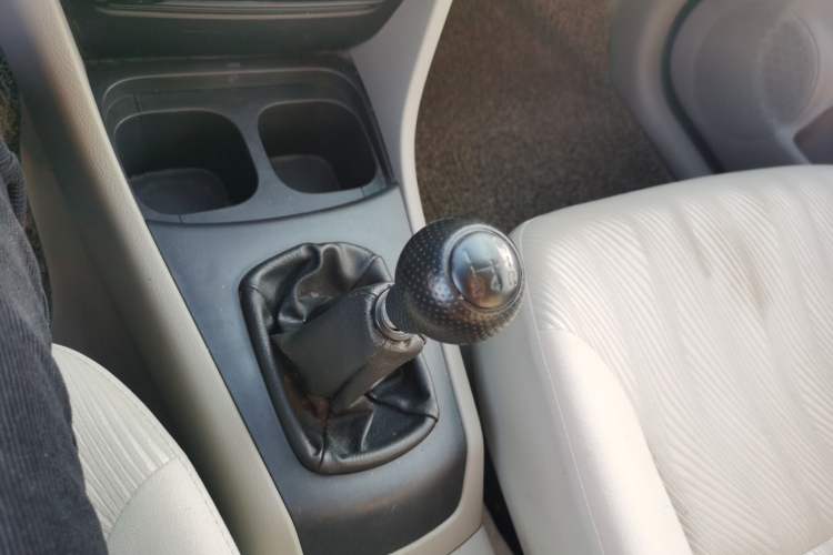 Used Everus S1 2014 1.3L Manual Comfort Edition Gear Lever