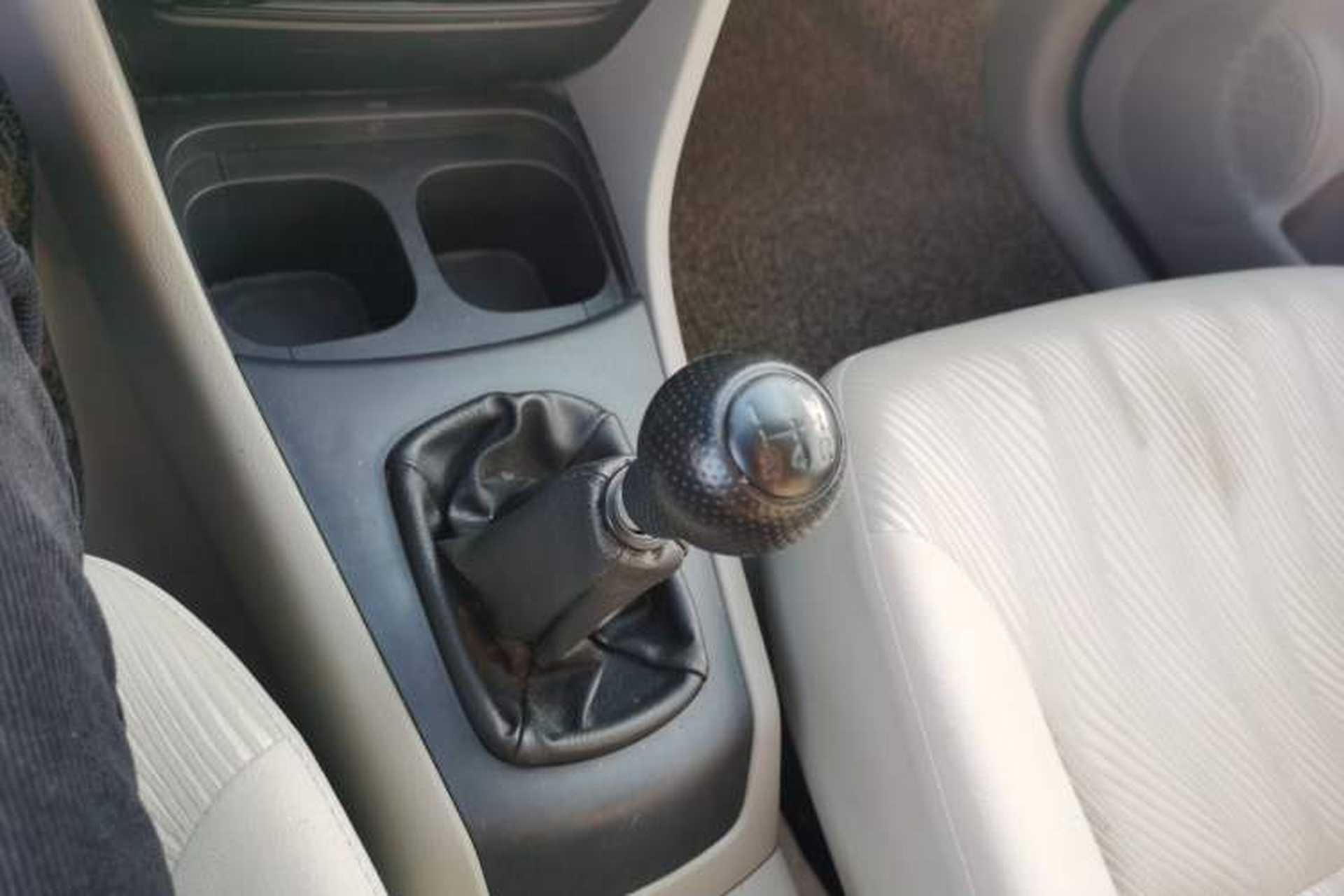 Used Everus S1 2014 1.3L Manual Comfort Edition Gear Lever