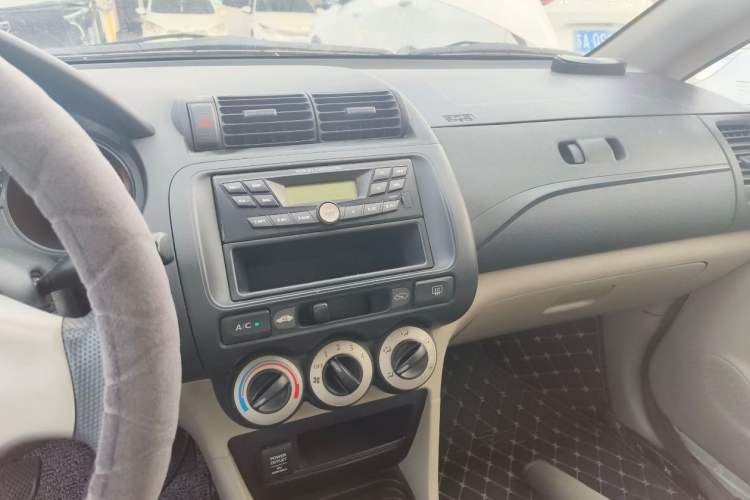 Used Everus S1 2014 1.3L Manual Comfort Edition Interior 1