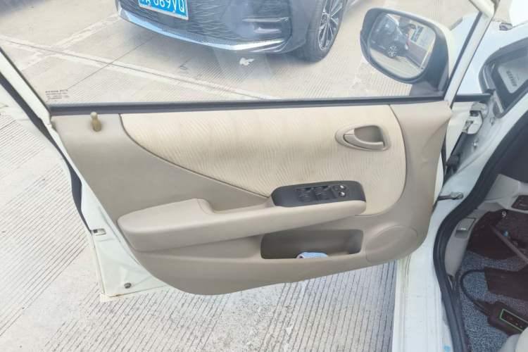 Used Everus S1 2014 1.3L Manual Comfort Edition Interior 10
