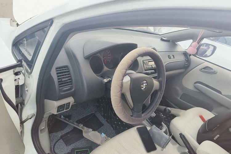 Used Everus S1 2014 1.3L Manual Comfort Edition Interior 2