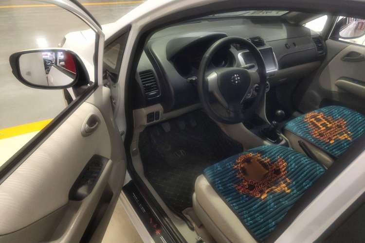 Used Everus S1 2014 1.3L Manual Comfort Edition Interior 2
