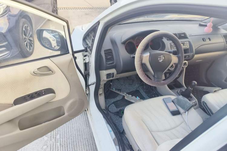 Used Everus S1 2014 1.3L Manual Comfort Edition Interior 3