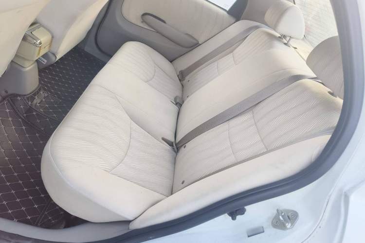 Used Everus S1 2014 1.3L Manual Comfort Edition Interior 4