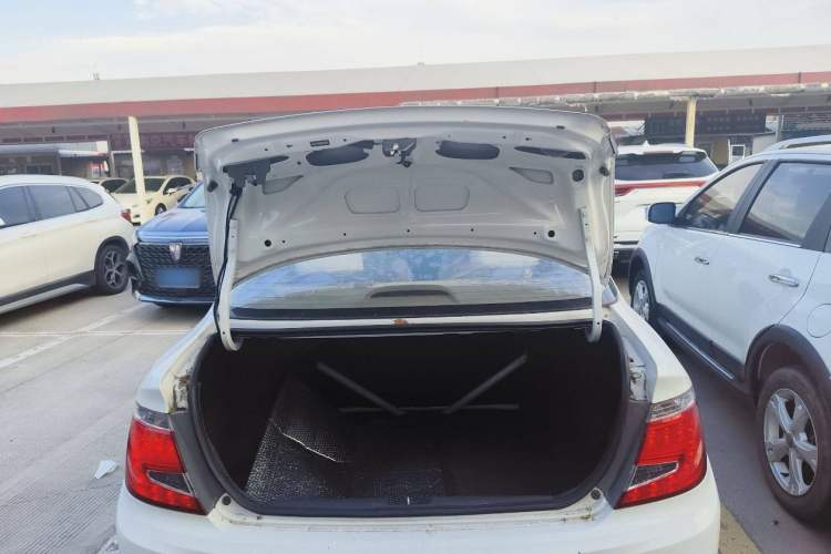 Used Everus S1 2014 1.3L Manual Comfort Edition Interior 6