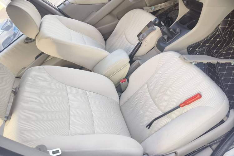 Used Everus S1 2014 1.3L Manual Comfort Edition Interior 9