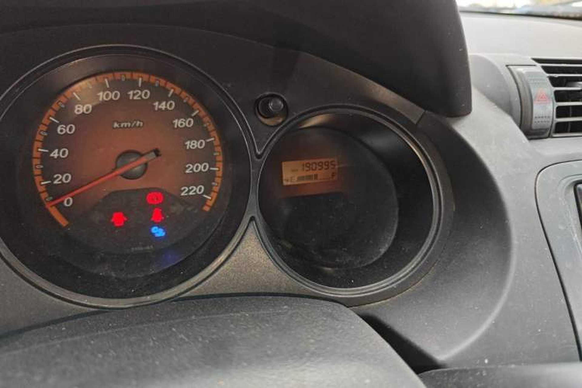 Used Everus S1 2014 1.3L Manual Comfort Edition Odometer Close Up