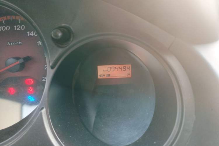 Used Everus S1 2014 1.3L Manual Comfort Edition Odometer Close Up