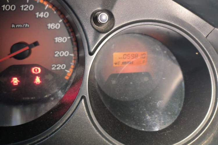 Used Everus S1 2014 1.3L Automatic Comfort Edition Odometer Close Up
