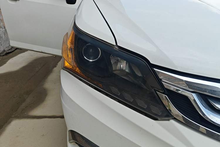 Used Everus S1 2014 1.3L Manual Comfort Edition Right Front Headlight