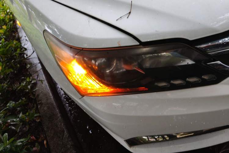 Used Everus S1 2014 1.3L Manual Comfort Edition Right Front Headlight